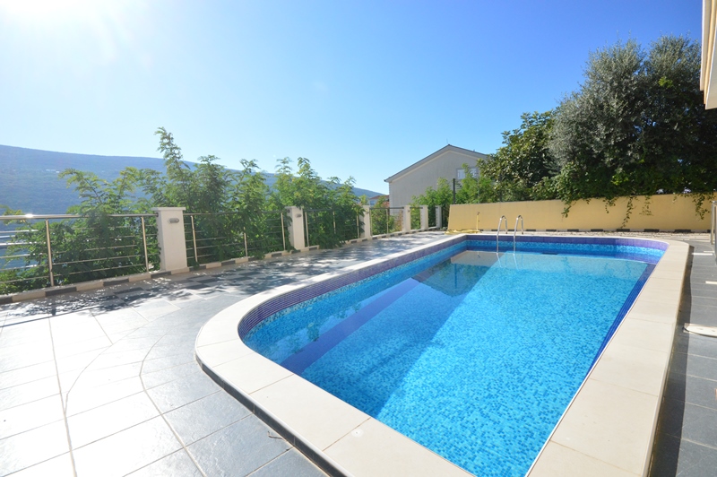Lovely ground floor apartment in gated community with swimming pool Djenovici, Herceg Novi-Top Estate Montenegro