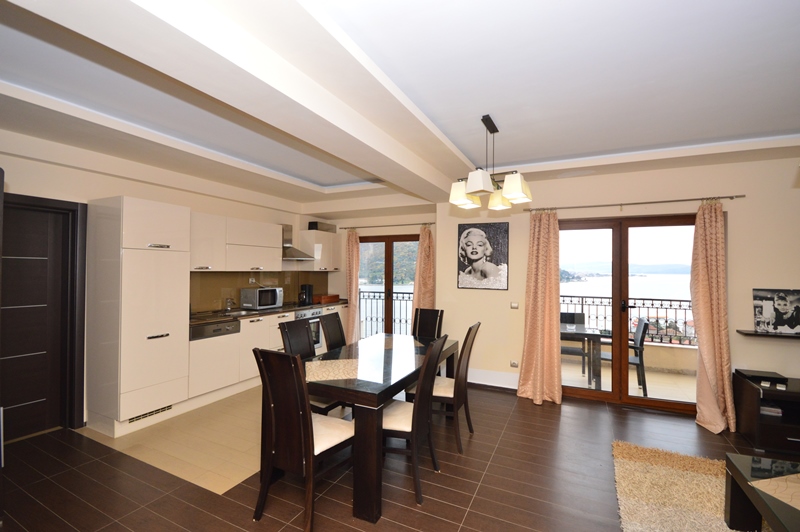 Haus mit 8 Ferienwohnungen Kamenari, Herceg Novi-Top Immobilien Montenegro