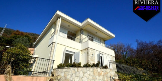 Beautiful house with sea view in Baosici