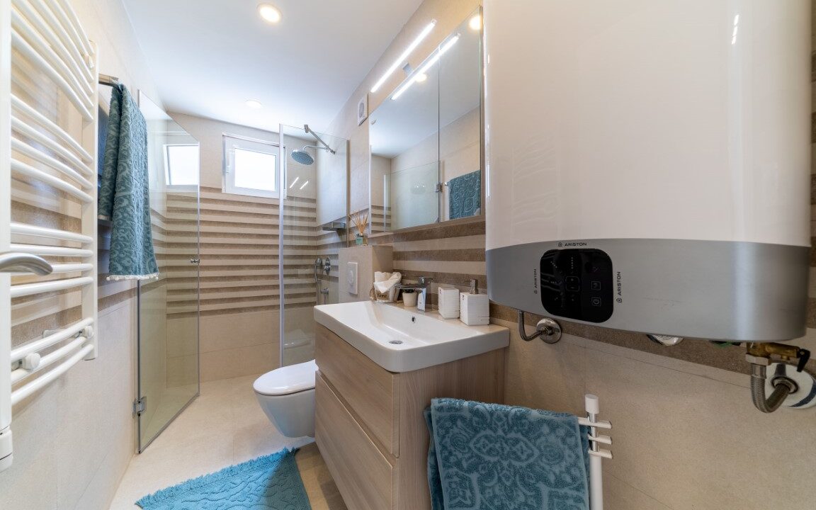 Attraktives modernes Haus Krasici, Tivat-Top Immobilien Montenegro