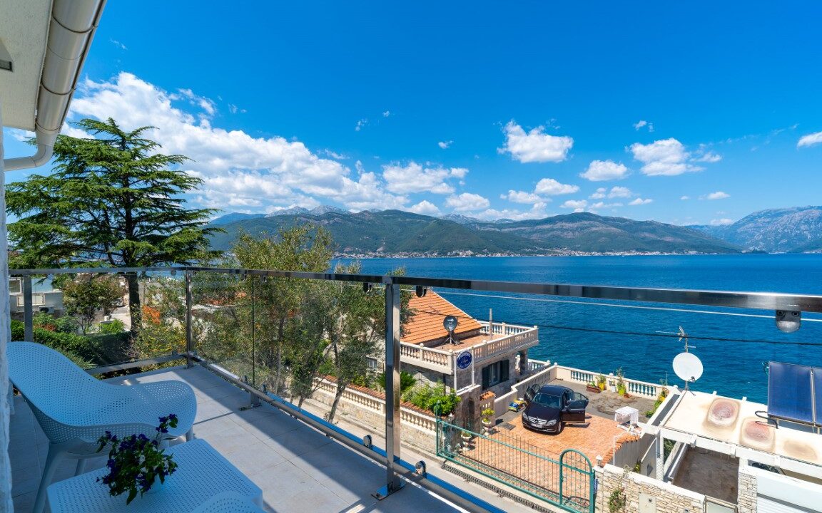 House with sea view Krasici, Tivat-Top Estate Montenegro