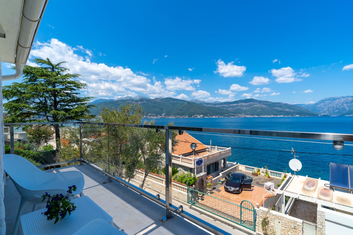 Luksuzna vila kod Tivta sa pogledom na more