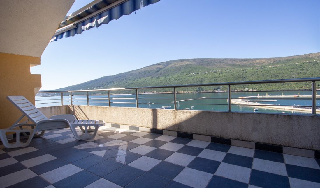Apartment with direct view to portonovi Djenovici, Herceg Novi-Top Estate Montenegro