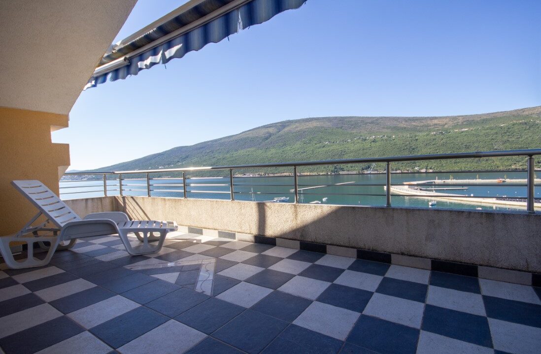 Apartment with direct view to portonovi Djenovici, Herceg Novi-Top Estate Montenegro
