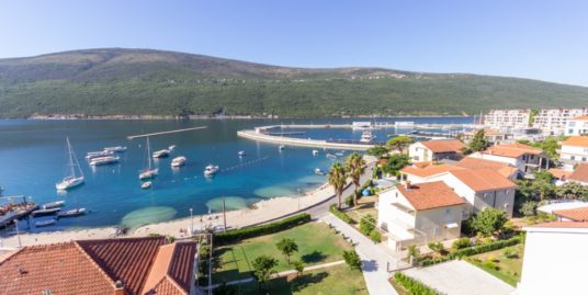 Exclusive apartment with direct view to Portonovi