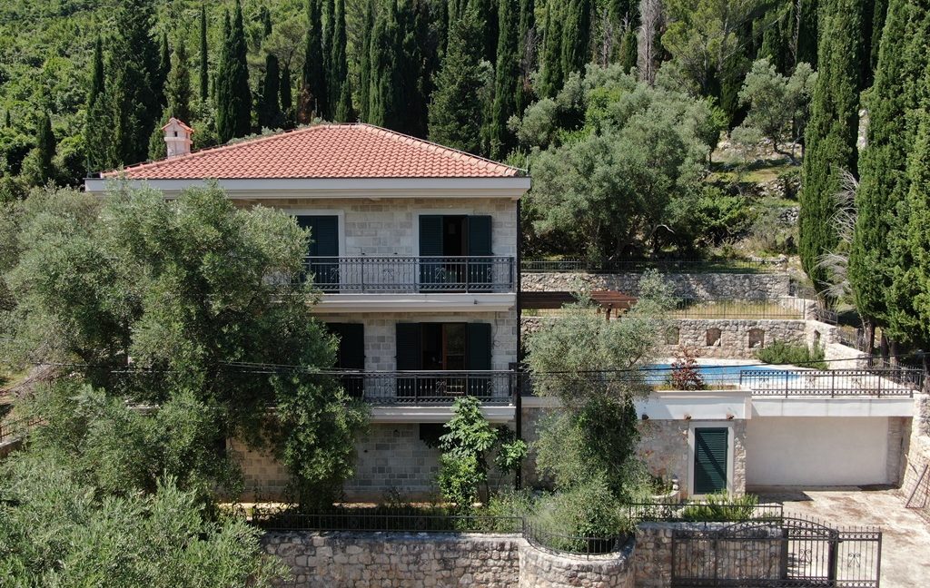 Beautiful stone house Zvinje, Herceg Novi-Top Estate Montenegro