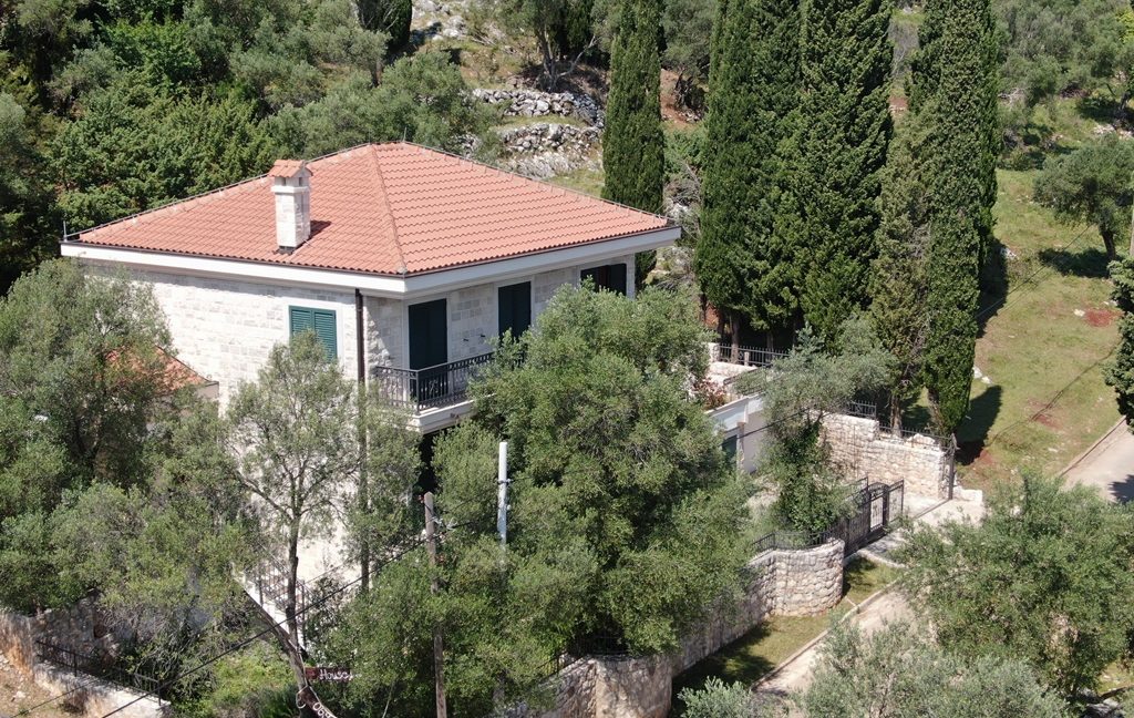 Красивый каменный дом Звинйе, Герцег Нови-Топ недвижимости Черногории