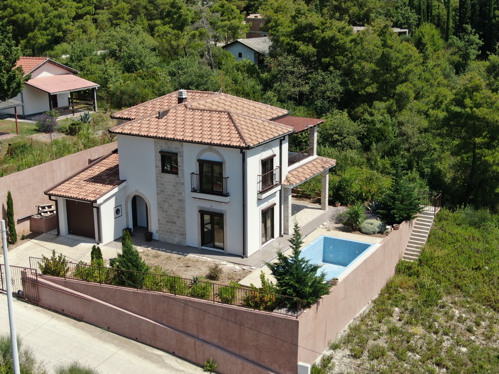 Enchanting house enjoying panoramic views of Herceg Novi