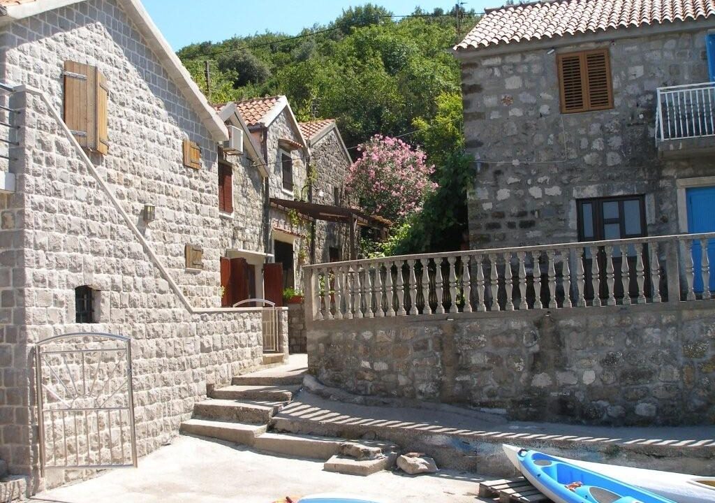 rn2368-charming-stone-house-kakrc-tivat