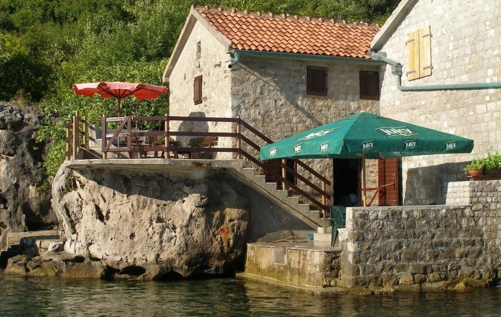 rn2368-charming-stone-house-with-boat-pier