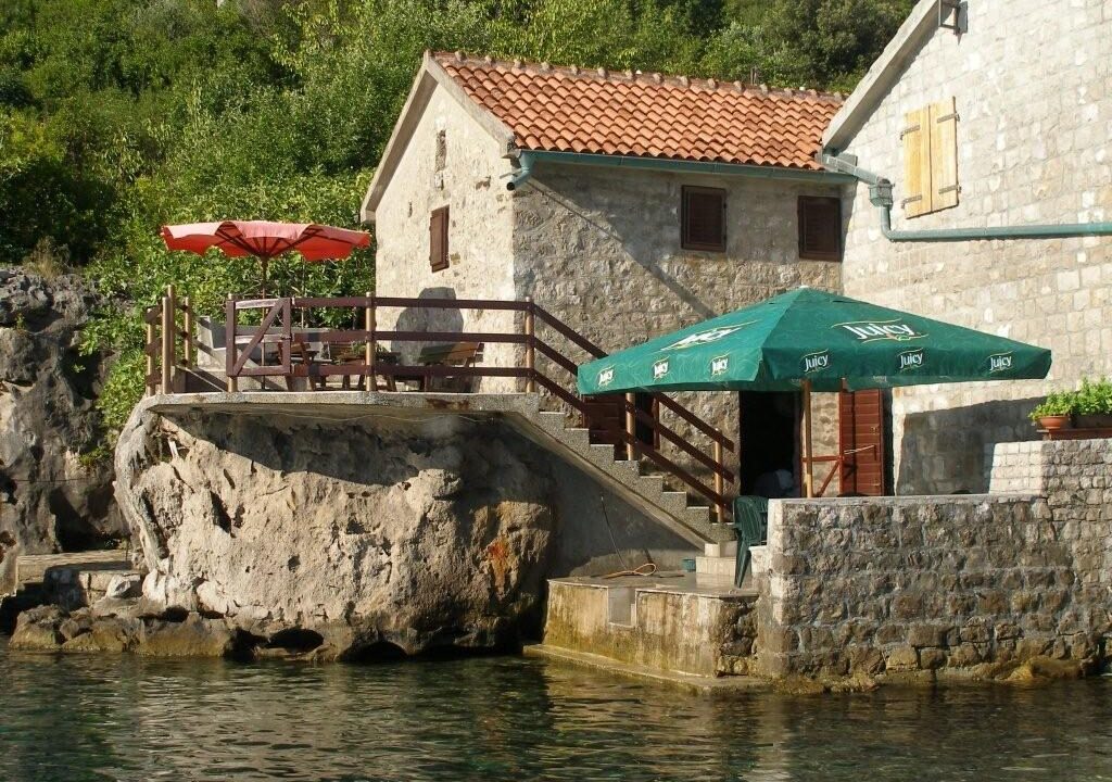 rn2368-charming-stone-house-with-boat-pier