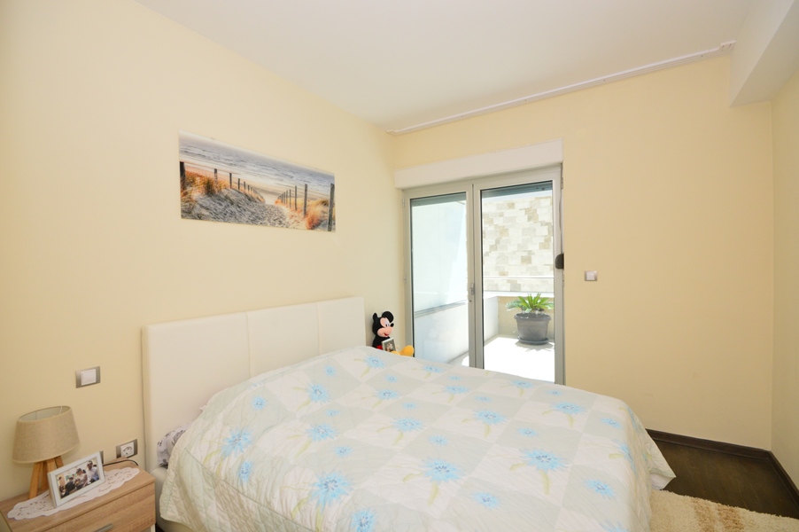 rn2370-lovely-modern-apartment-in-a-tranquil-residential-complex-bedroom