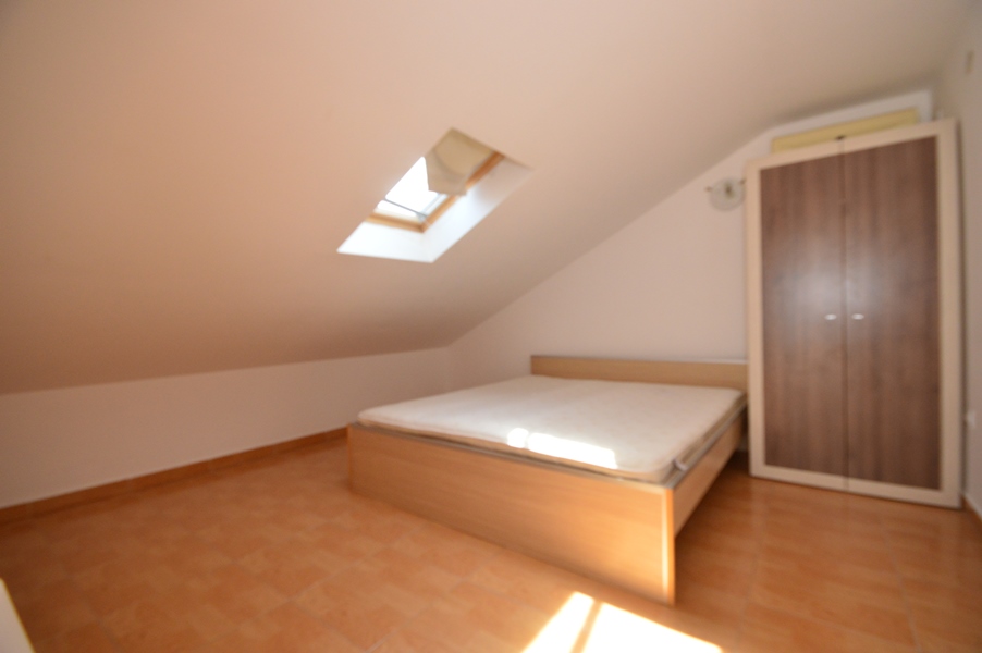 rn2372-newly-built-duplex-bedroom-1