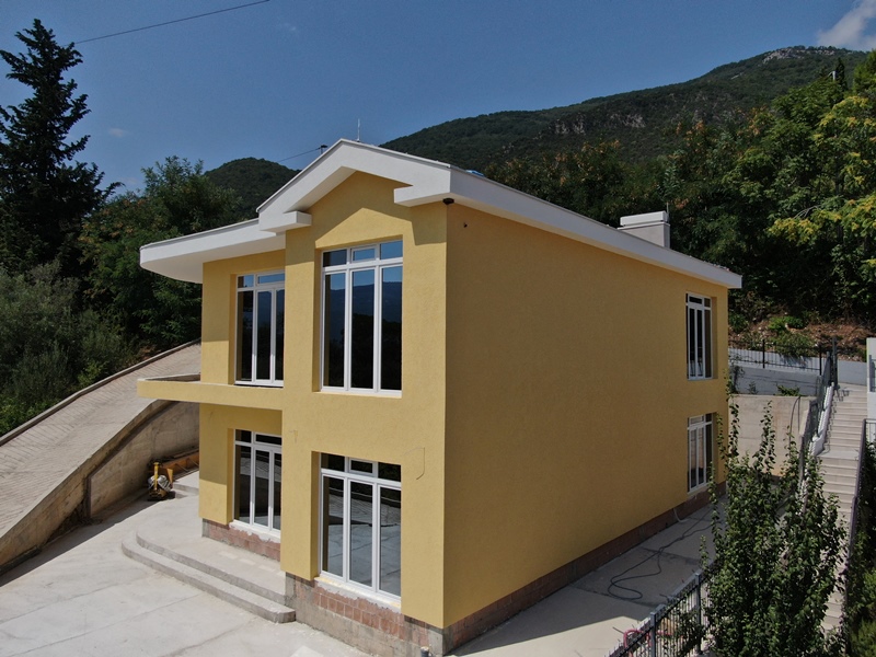 rn2374-new-house-under-construction-front-4