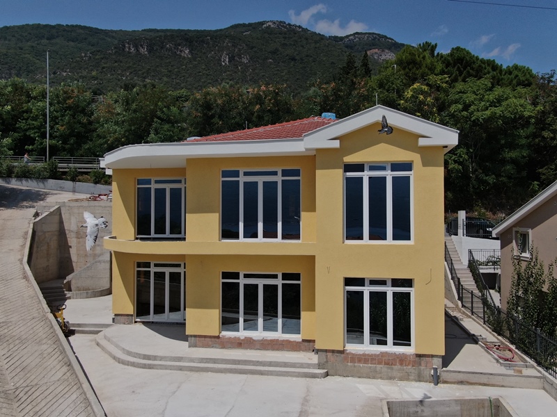 rn2374-new-house-under-construction-front-5