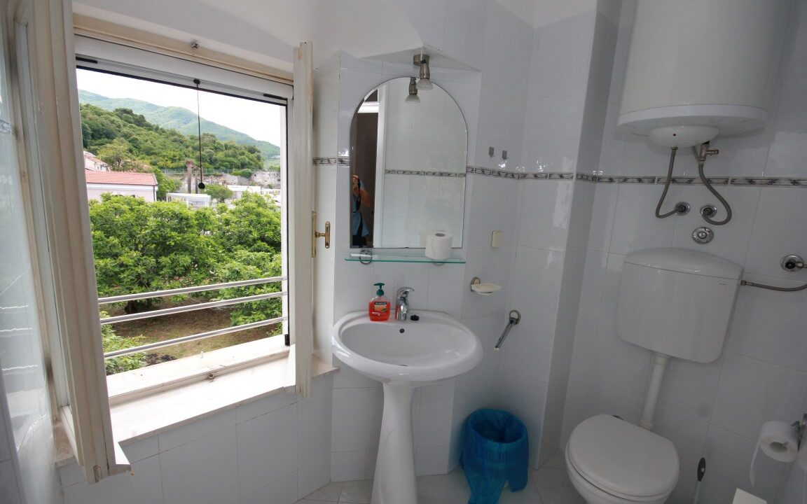 rn-2375-charming-stone-villa-bathroom-1