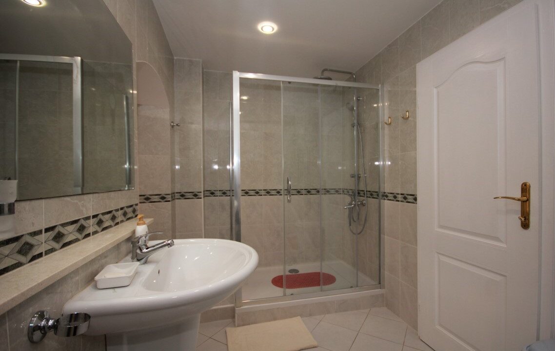 rn-2375-charming-stone-villa-bathroom-3
