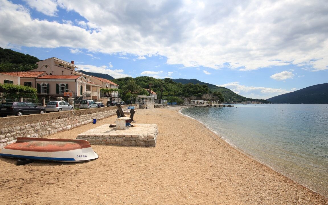 rn-2375-charming-stone-villa-beach