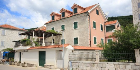 Charming stone villa with lot of space near Herceg Novi