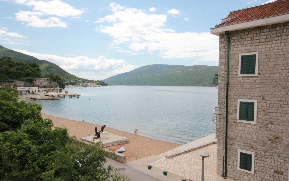 rn-2375-charming-stone-villa-sea-view