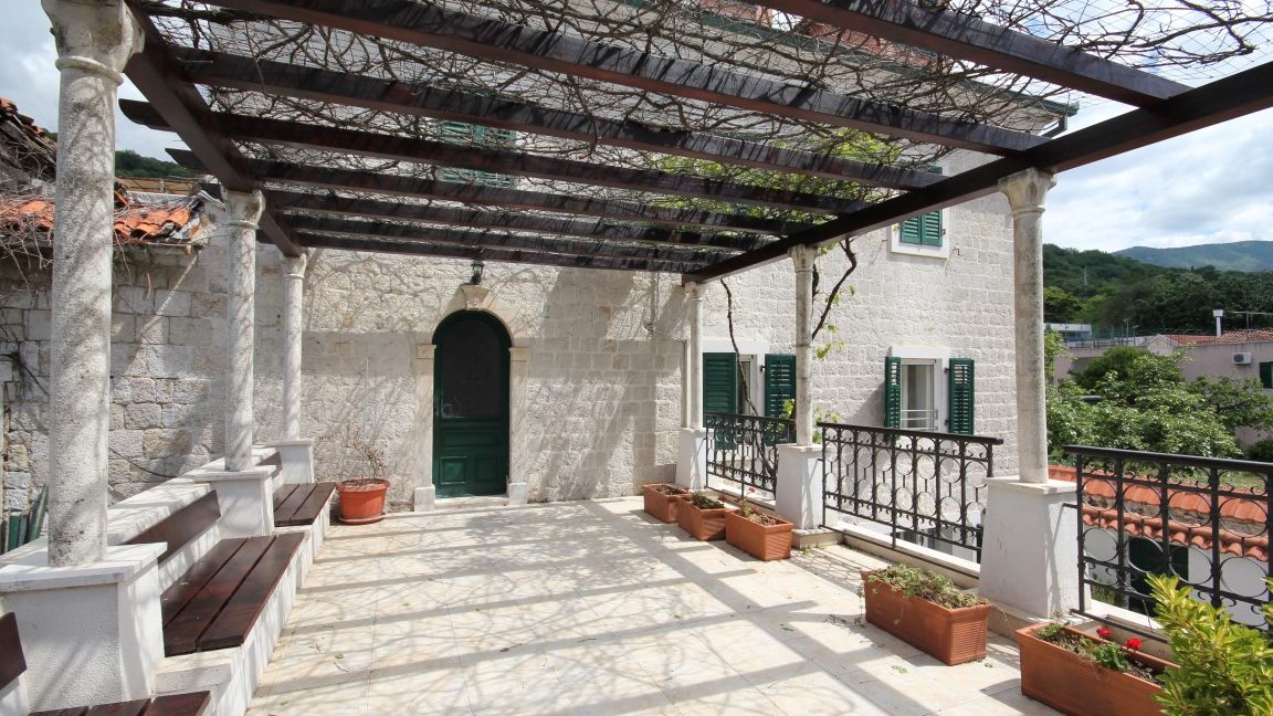 rn-2375-charming-stone-villa-teracce-2