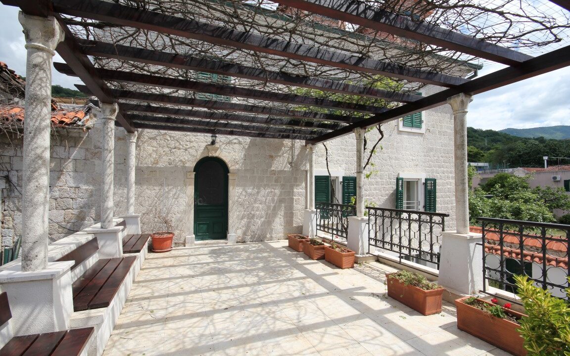 rn-2375-charming-stone-villa-teracce-2