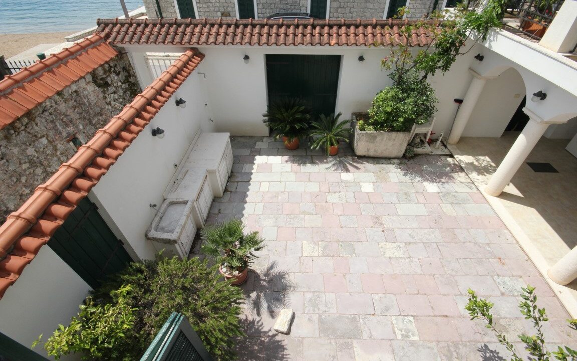 rn-2375-charming-stone-villa-teracce-4