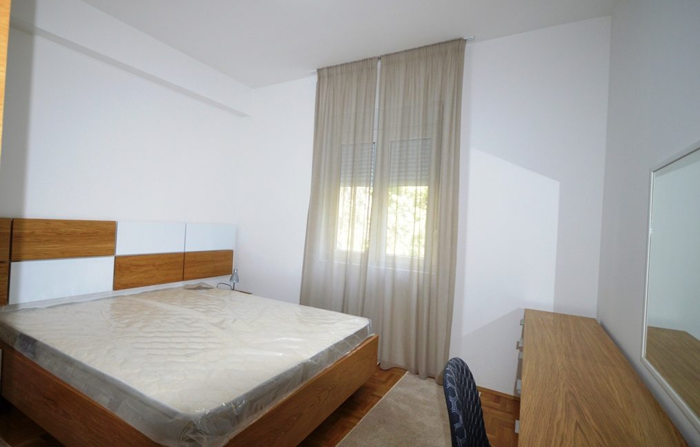 rn2380-quiet-apartment-bedroom-1