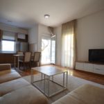 rn2380-quiet-apartment-living-room-4