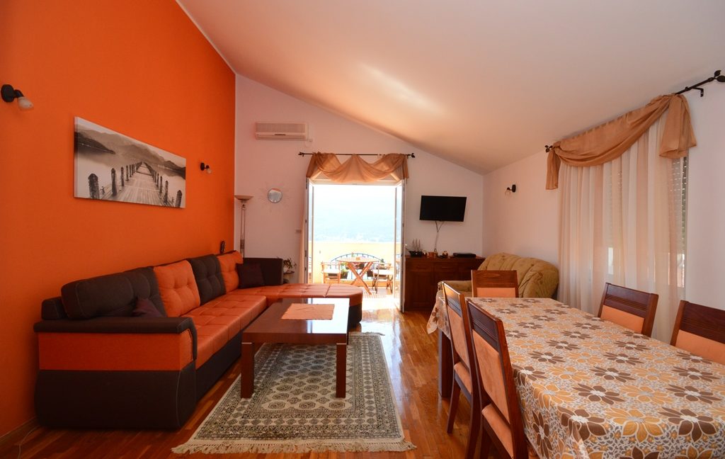 rn2381-beautiful-apartment-living-room-1