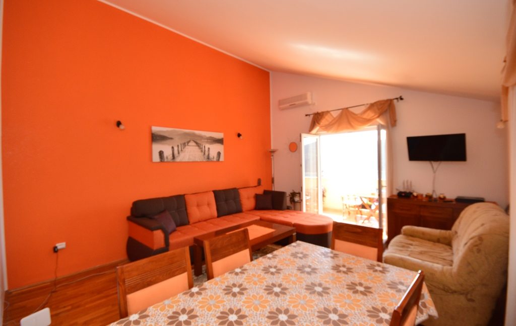 rn2381-beautiful-apartment-living-room-2