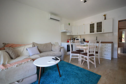 rn2389-small-apartment-center-igalo-1