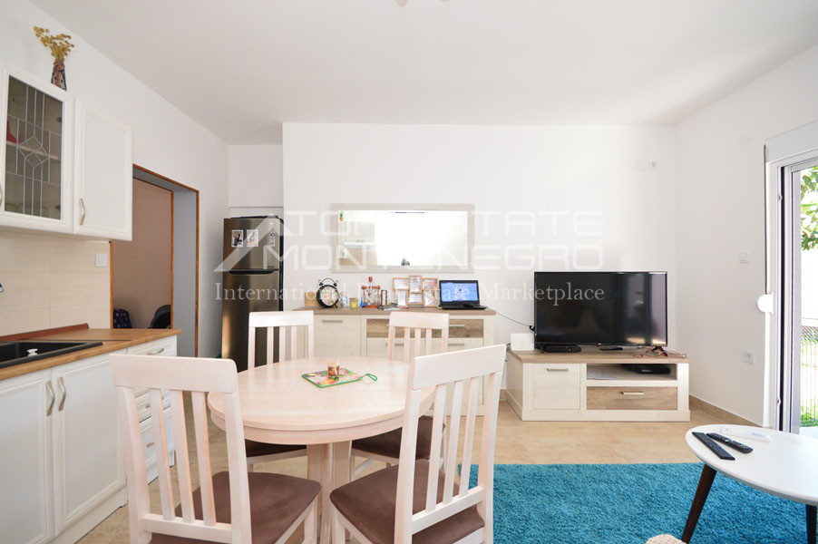 rn2389-small-apartment-center-igalo-4