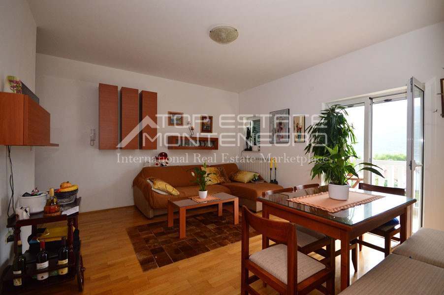 rn2393-quiet-apartment-kumbor-with-sea-views-5