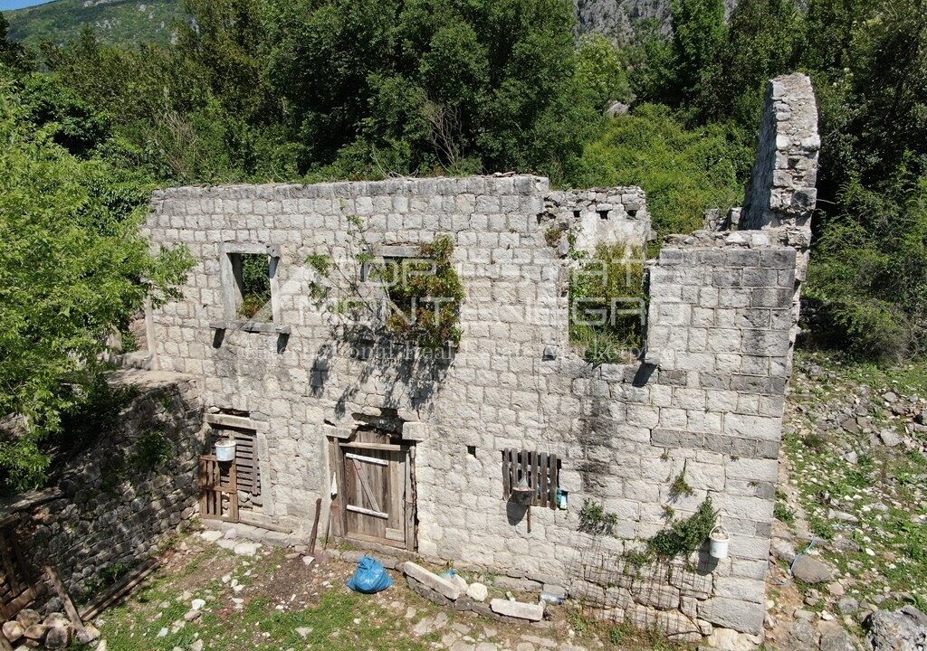 rn2395-traditional-ruin-zelenika-1