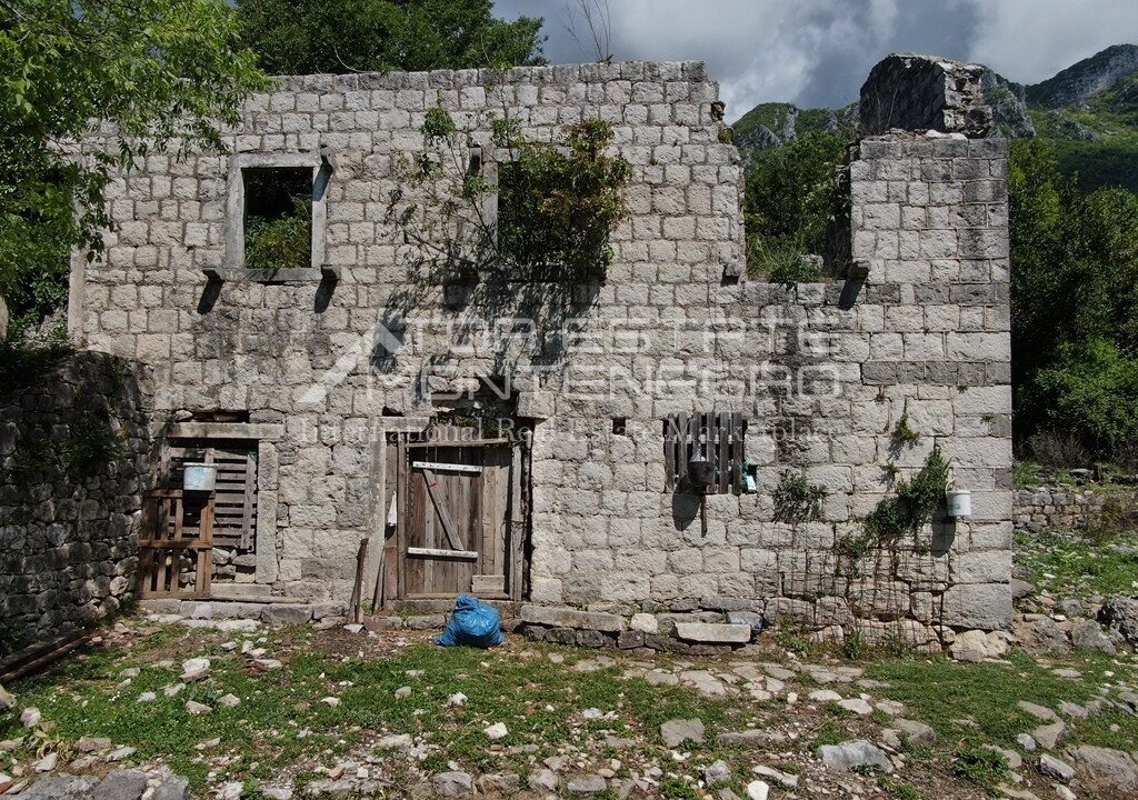 rn2395-traditional-ruin-zelenika-3