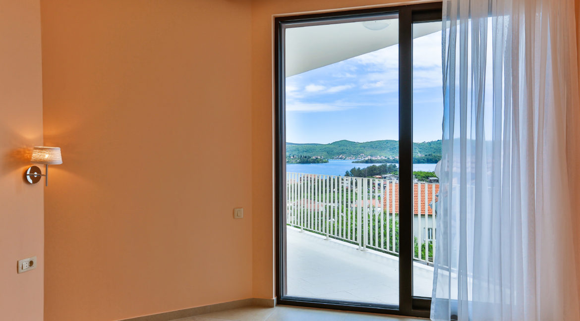 Новый дом с панорамным видом на море Кава, Тиват-Топ недвижимости Черногории